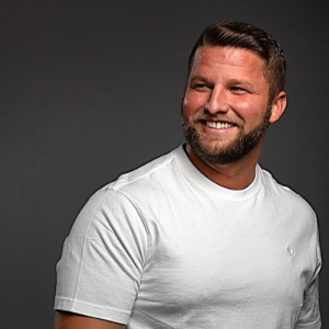 DUSTIN SIMS - FRI - 9:30PM