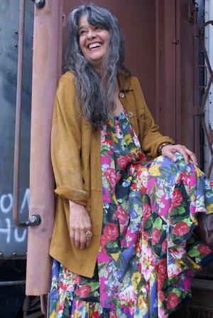 Midwest Region Folk Alliance Presents: Anne Hills