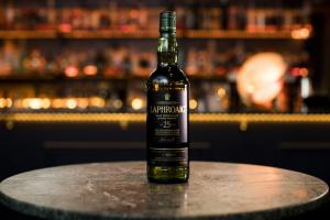 Whisk(e)y Wednesday - Sue Lewis X Laphroaig