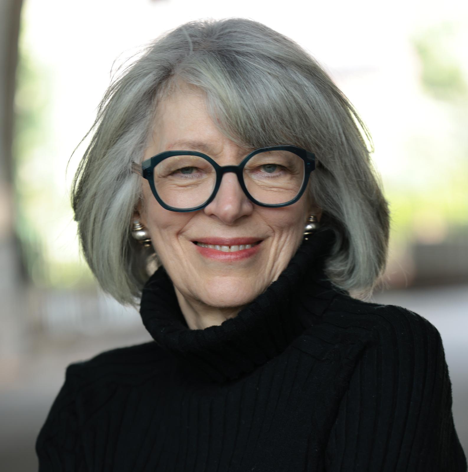 Amanda Vaill headshot