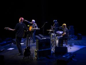 Nick Lowe & Los Straitjackets